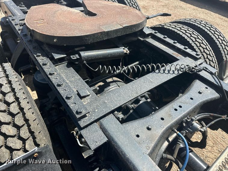 image for item EQ4534 2005 Peterbilt 379 semi truck