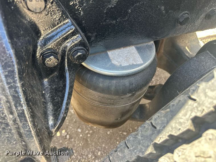 image for item EQ4534 2005 Peterbilt 379 semi truck