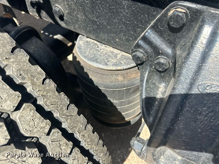 image for item EQ4534 2005 Peterbilt 379 semi truck