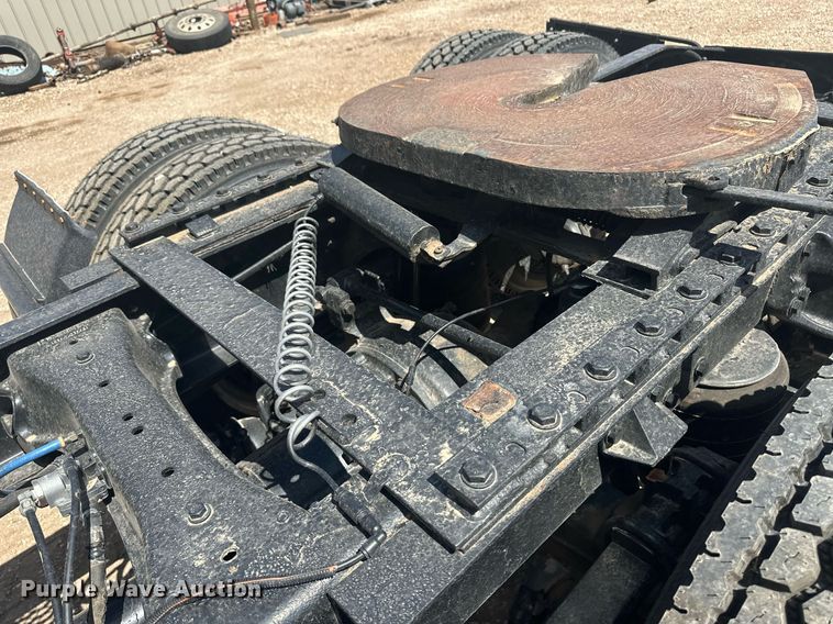 image for item EQ4534 2005 Peterbilt 379 semi truck