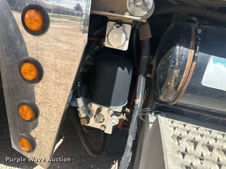 image for item EQ4534 2005 Peterbilt 379 semi truck