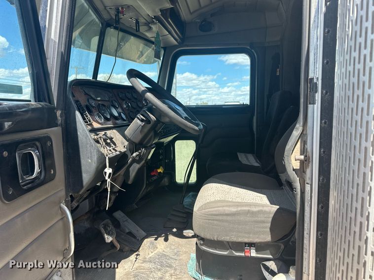 image for item EQ4534 2005 Peterbilt 379 semi truck