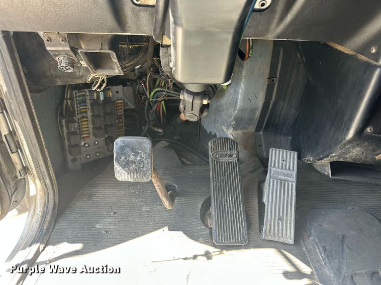 image for item EQ4534 2005 Peterbilt 379 semi truck