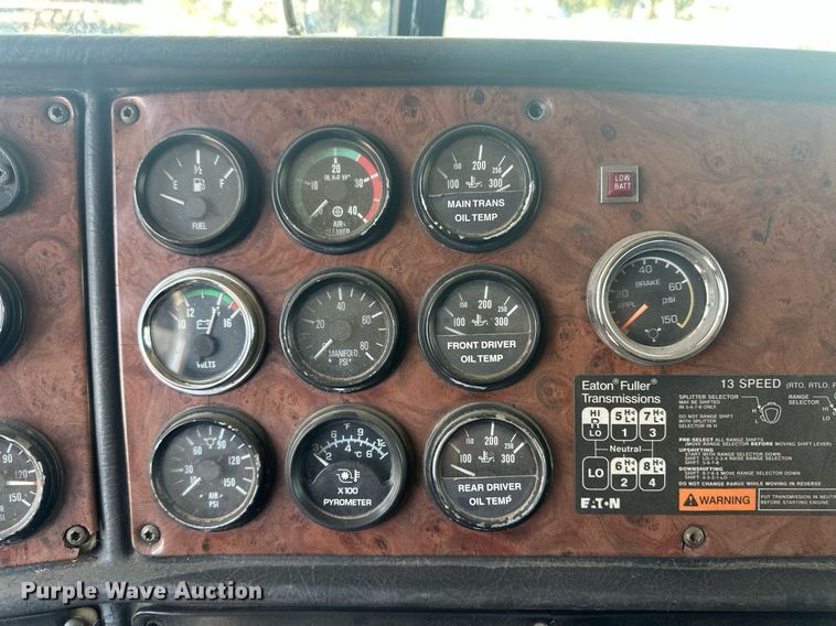 image for item EQ4534 2005 Peterbilt 379 semi truck