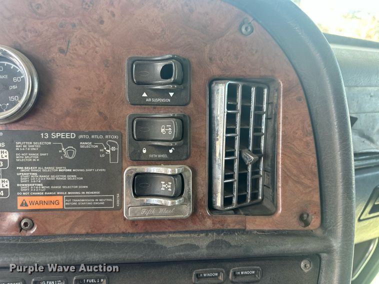 image for item EQ4534 2005 Peterbilt 379 semi truck