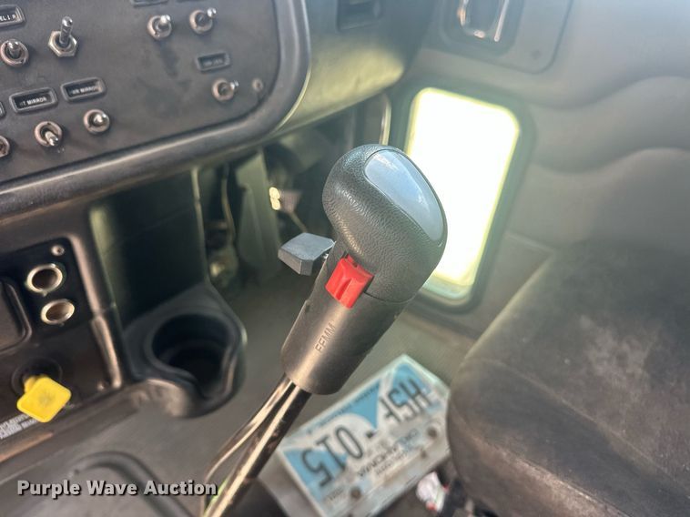 image for item EQ4534 2005 Peterbilt 379 semi truck