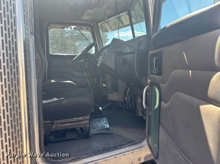 image for item EQ4534 2005 Peterbilt 379 semi truck