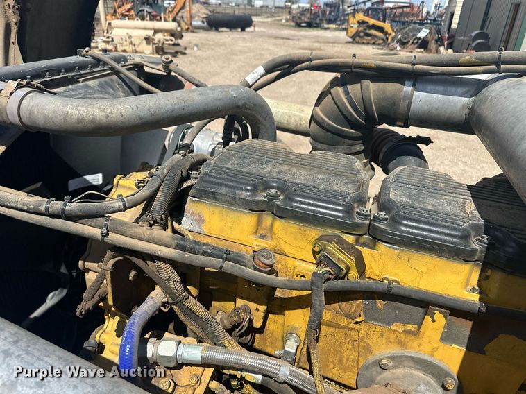 image for item EQ4534 2005 Peterbilt 379 semi truck