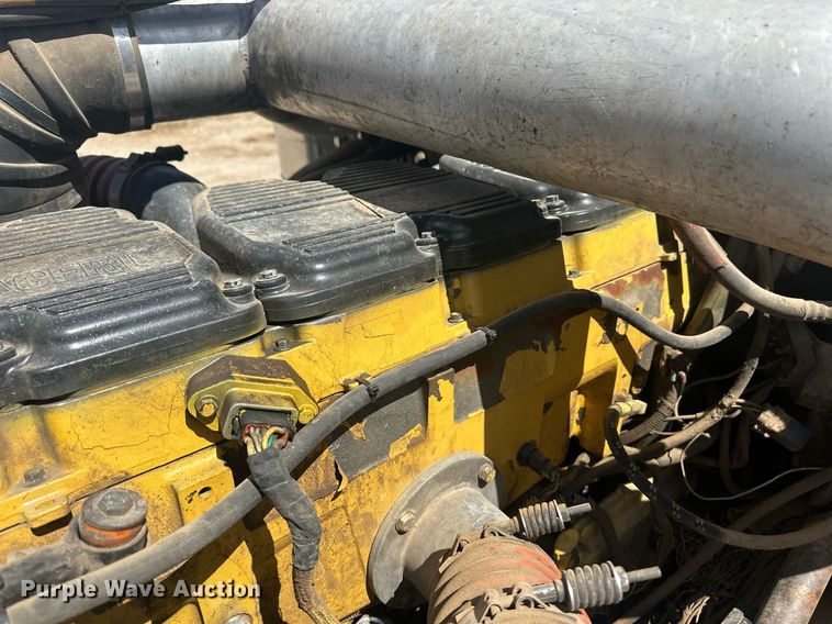 image for item EQ4534 2005 Peterbilt 379 semi truck