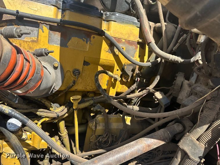 image for item EQ4534 2005 Peterbilt 379 semi truck