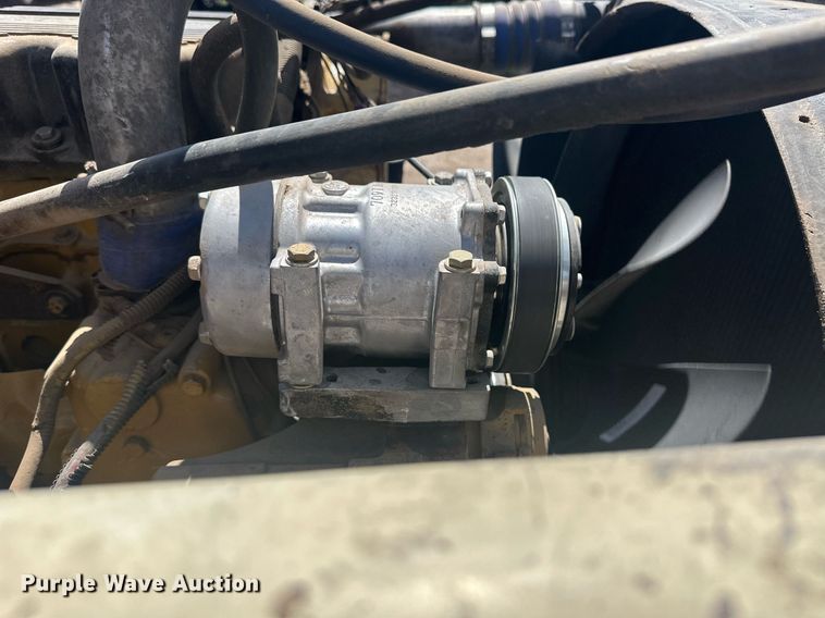 image for item EQ4534 2005 Peterbilt 379 semi truck