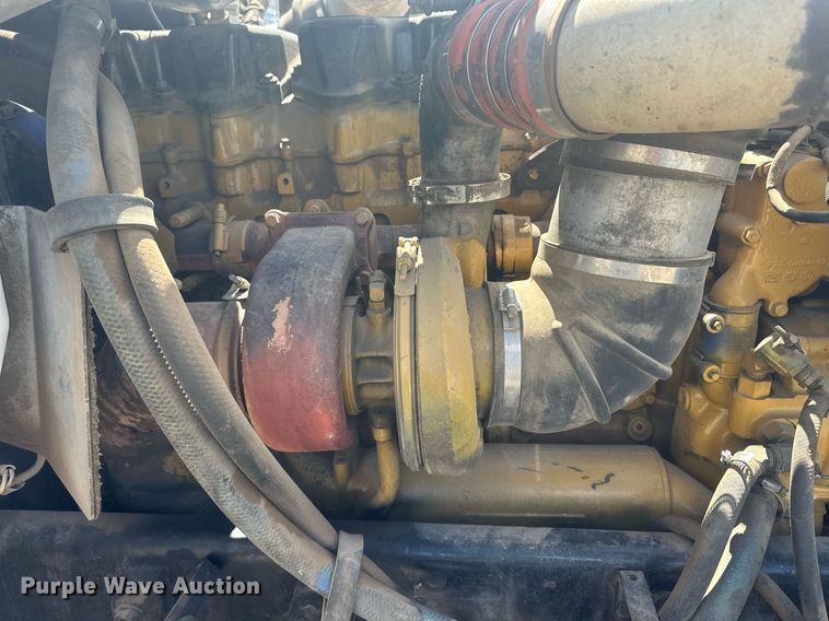 image for item EQ4534 2005 Peterbilt 379 semi truck