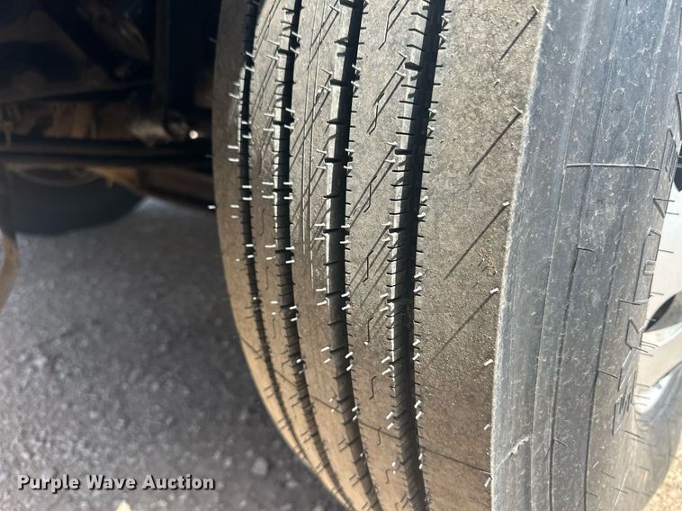 image for item EQ4534 2005 Peterbilt 379 semi truck