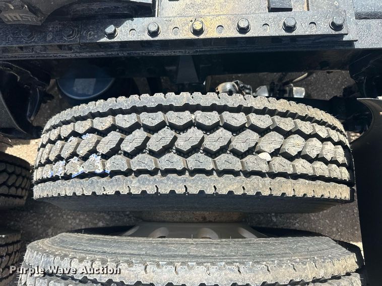 image for item EQ4534 2005 Peterbilt 379 semi truck