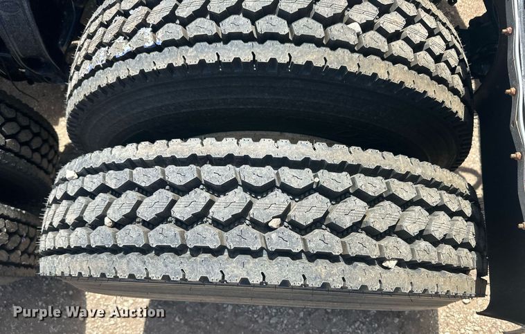 image for item EQ4534 2005 Peterbilt 379 semi truck