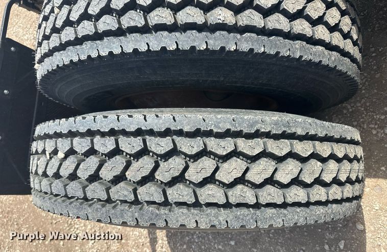 image for item EQ4534 2005 Peterbilt 379 semi truck