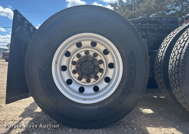 image for item EQ4534 2005 Peterbilt 379 semi truck