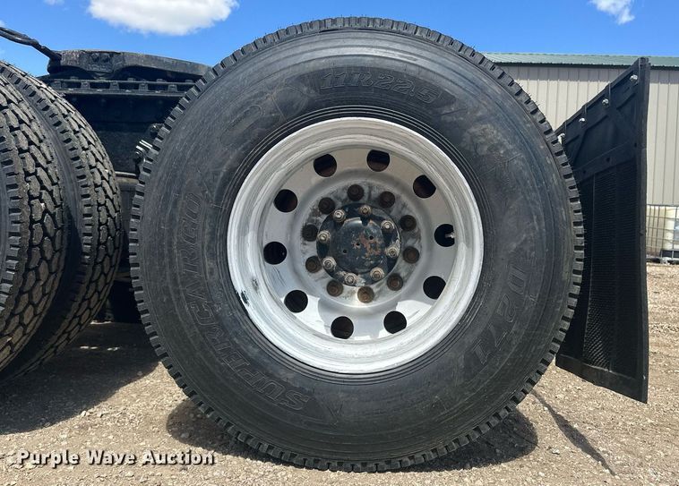 image for item EQ4534 2005 Peterbilt 379 semi truck