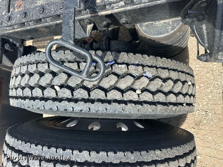 image for item EQ4534 2005 Peterbilt 379 semi truck