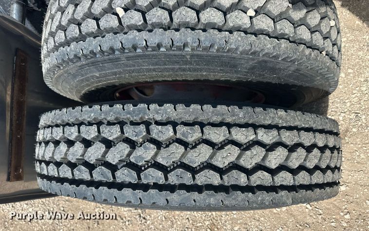 image for item EQ4534 2005 Peterbilt 379 semi truck