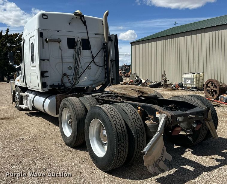 image for item EQ4535 2011 Freightliner Cascadia semi truck