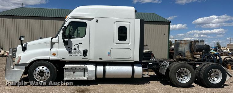 image for item EQ4535 2011 Freightliner Cascadia semi truck