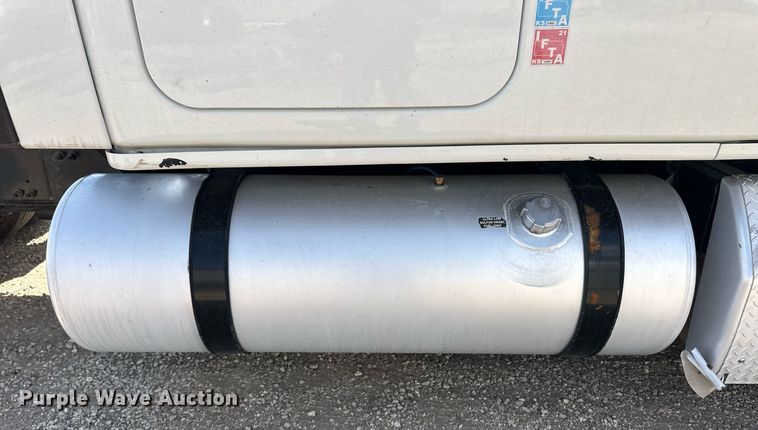 image for item EQ4535 2011 Freightliner Cascadia semi truck