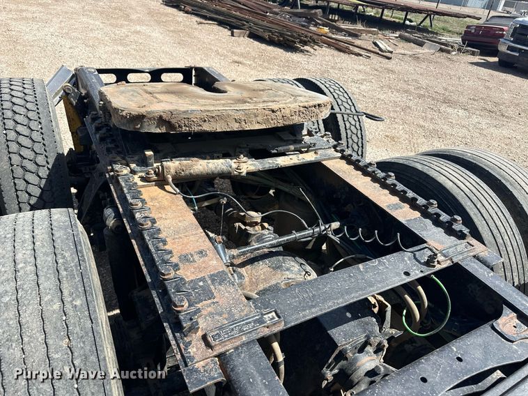 image for item EQ4535 2011 Freightliner Cascadia semi truck