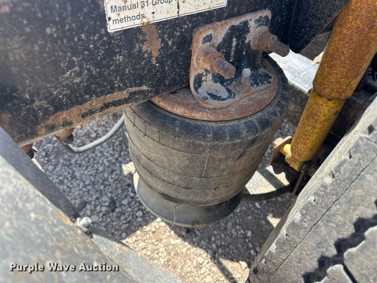 image for item EQ4535 2011 Freightliner Cascadia semi truck