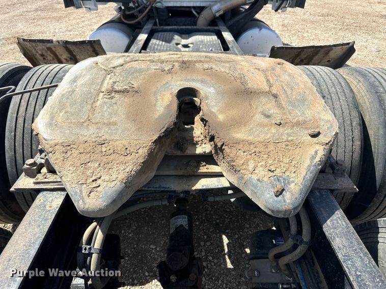 image for item EQ4535 2011 Freightliner Cascadia semi truck