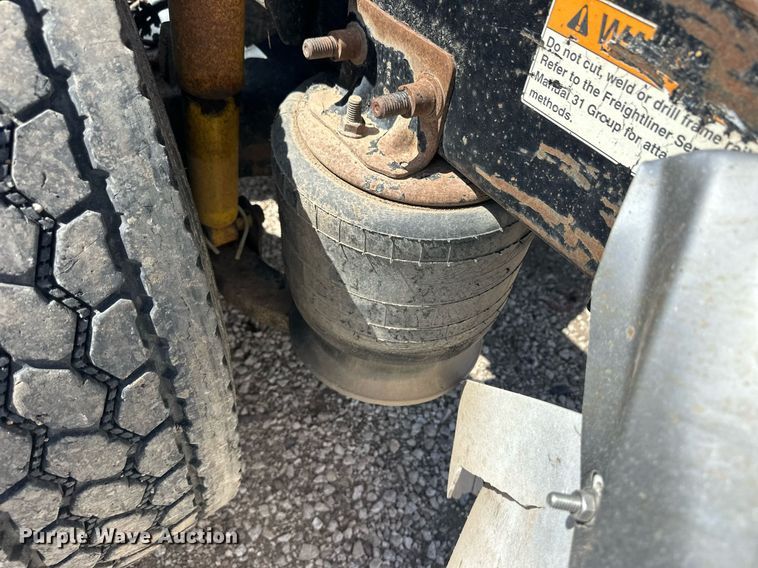 image for item EQ4535 2011 Freightliner Cascadia semi truck