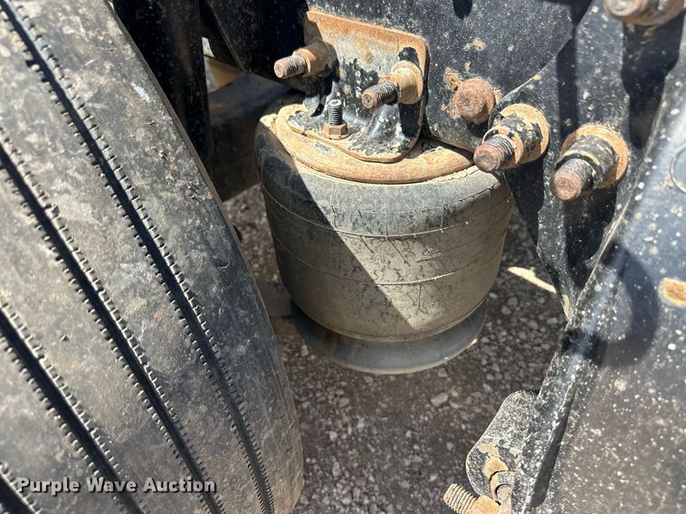 image for item EQ4535 2011 Freightliner Cascadia semi truck