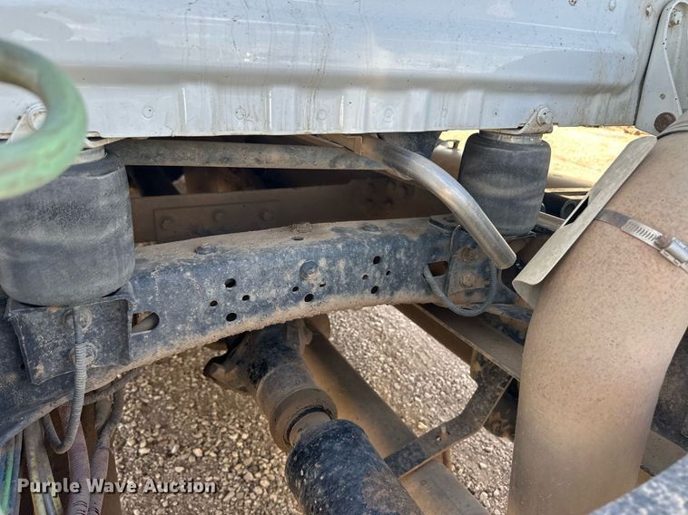 image for item EQ4535 2011 Freightliner Cascadia semi truck