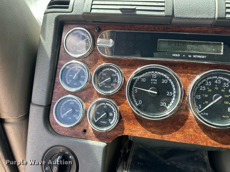 image for item EQ4535 2011 Freightliner Cascadia semi truck