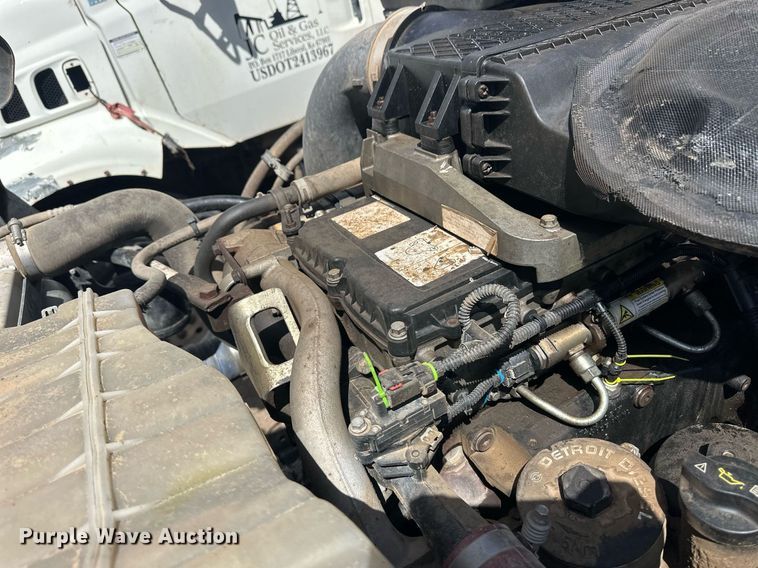 image for item EQ4535 2011 Freightliner Cascadia semi truck