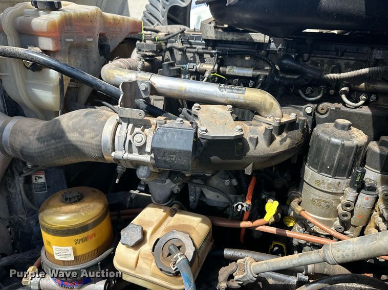 image for item EQ4535 2011 Freightliner Cascadia semi truck