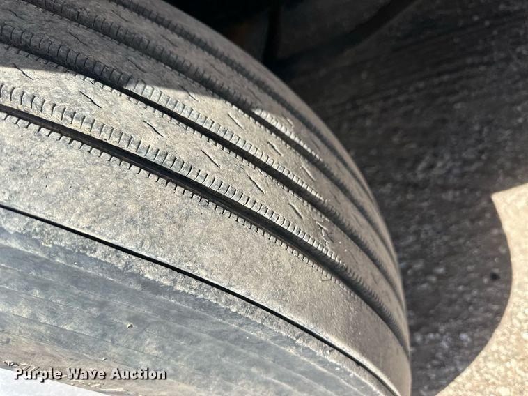 image for item EQ4535 2011 Freightliner Cascadia semi truck