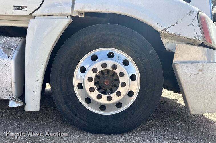 image for item EQ4535 2011 Freightliner Cascadia semi truck