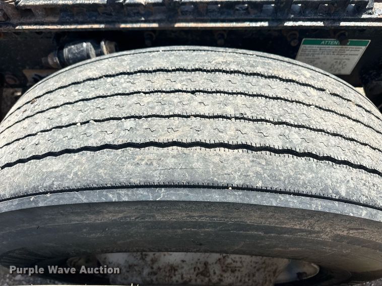 image for item EQ4535 2011 Freightliner Cascadia semi truck