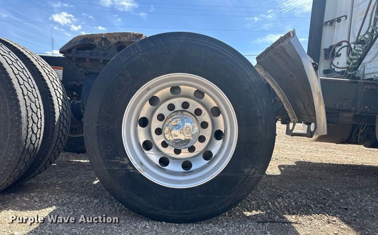 image for item EQ4535 2011 Freightliner Cascadia semi truck