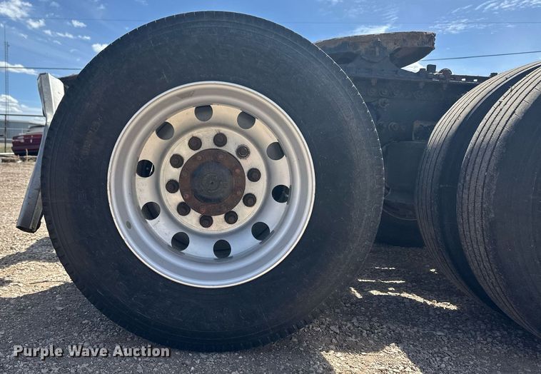 image for item EQ4535 2011 Freightliner Cascadia semi truck