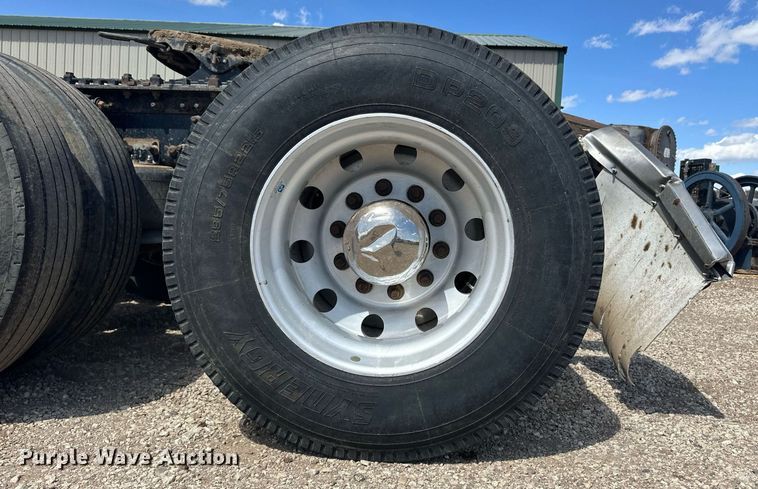 image for item EQ4535 2011 Freightliner Cascadia semi truck