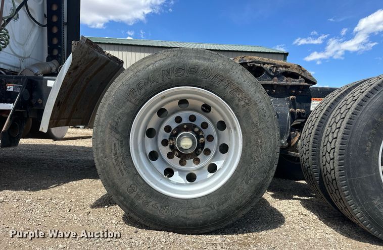 image for item EQ4535 2011 Freightliner Cascadia semi truck