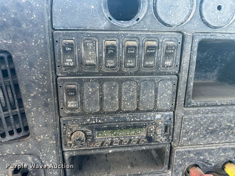 image for item EQ4536 2011 International ProStar semi truck