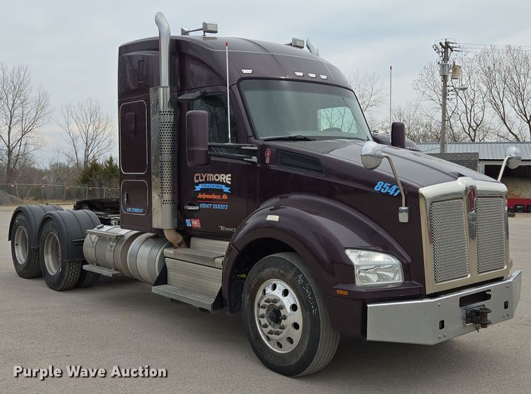 image for item EQ6943 2018 Kenworth T880 semi truck
