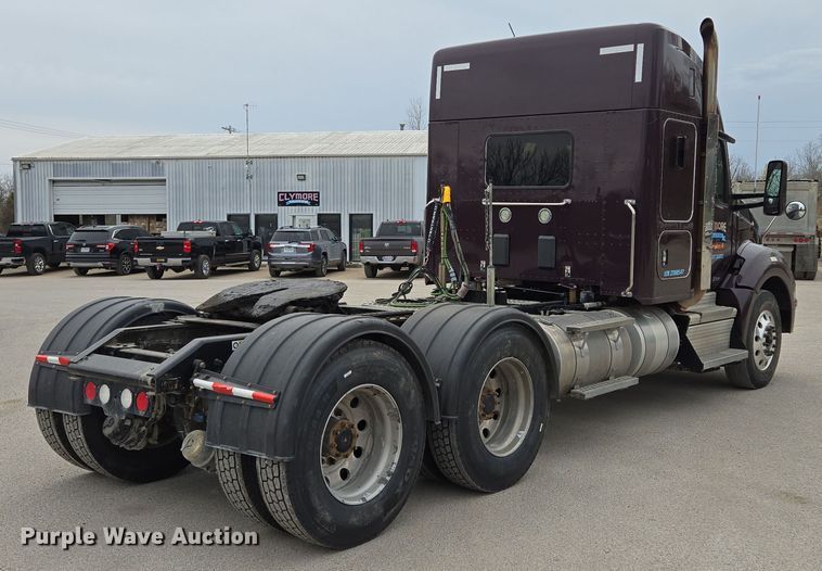 image for item EQ6943 2018 Kenworth T880 semi truck