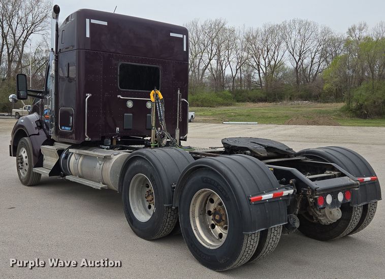 image for item EQ6943 2018 Kenworth T880 semi truck
