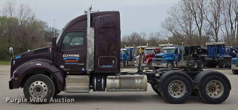 image for item EQ6943 2018 Kenworth T880 semi truck