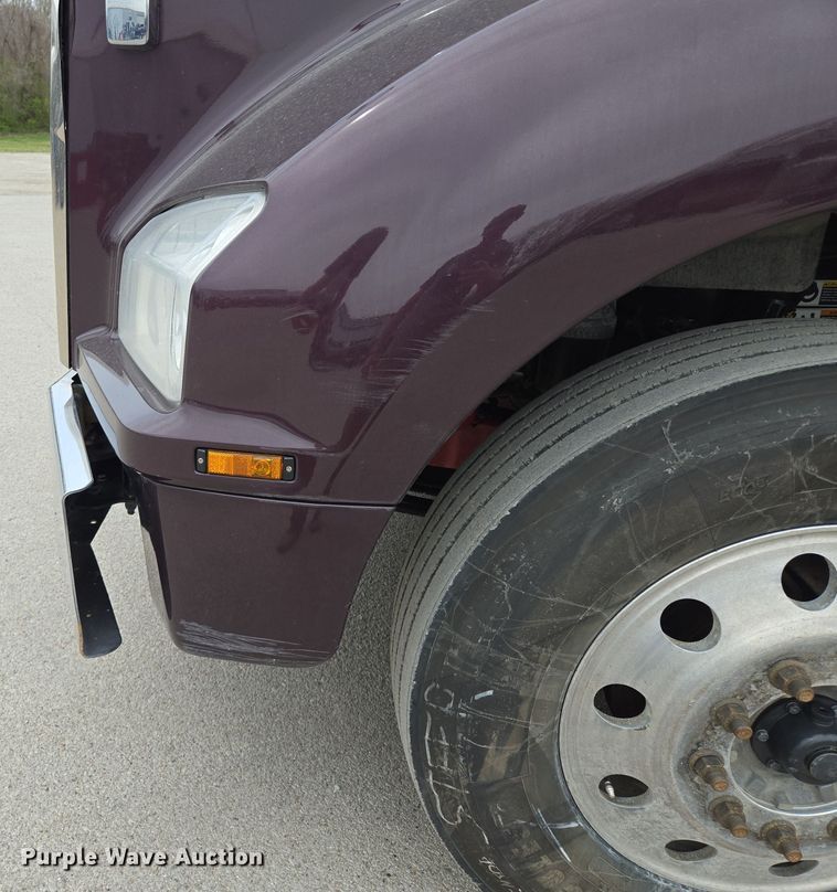 image for item EQ6943 2018 Kenworth T880 semi truck