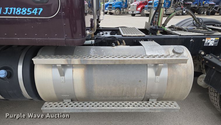 image for item EQ6943 2018 Kenworth T880 semi truck